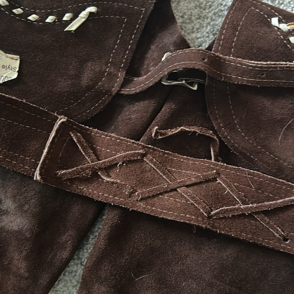 Fringed Brown Women's Chaps - Picture 7 of 12